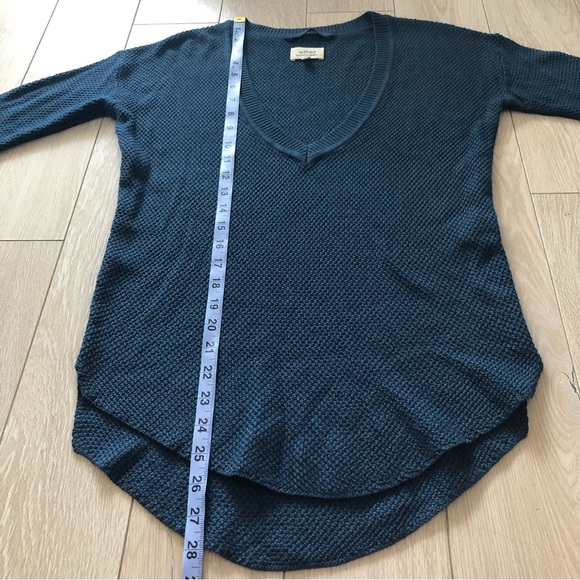 Aritzia Wilfred Galois Silk Cashmere Blend Deep V Neck Light Sweater - Picture 11 of 13